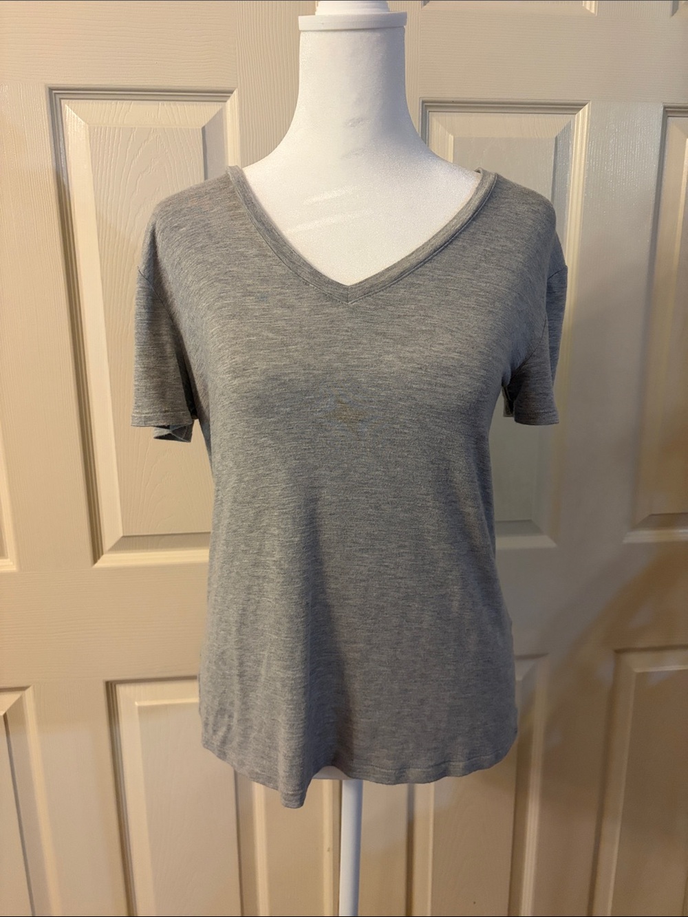 Nine West Heather Gray V-Neck Short Sleeve Tee